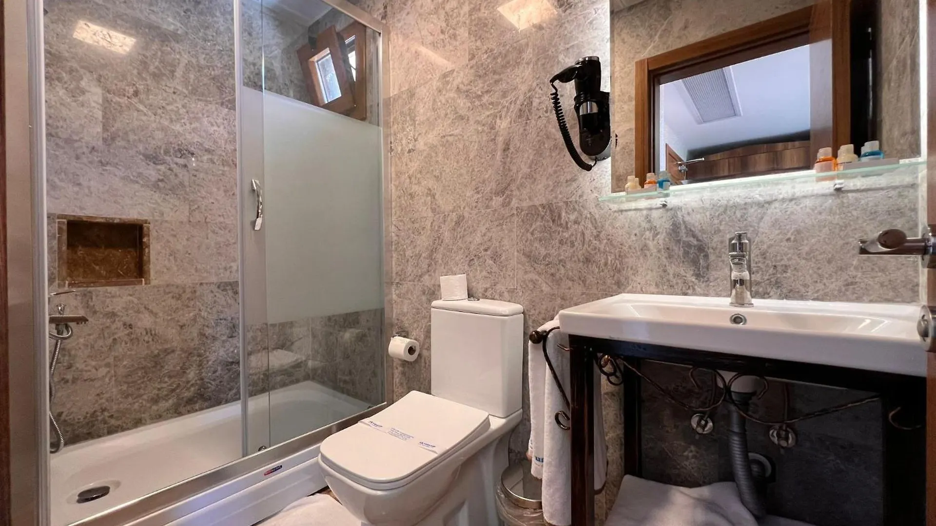 Akvaryum Butik Otel Karaburun
