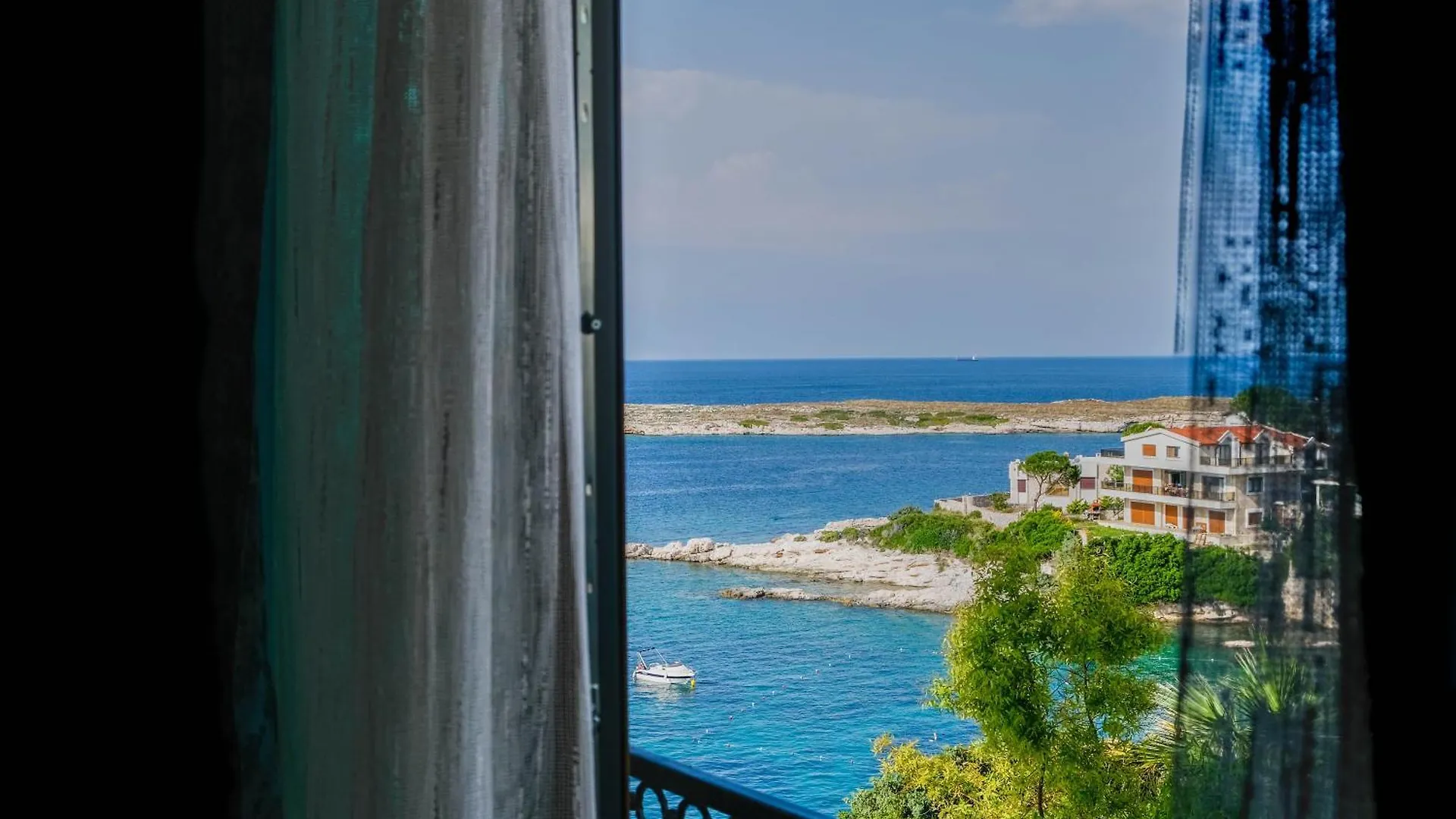 Akvaryum Butik Otel Karaburun